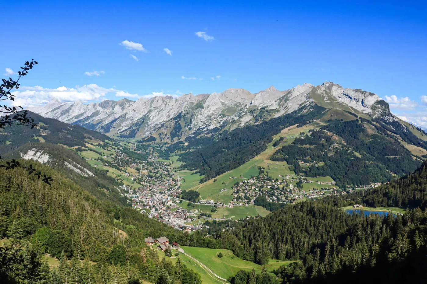 Le massif des Aravis, vue depuis Thônes